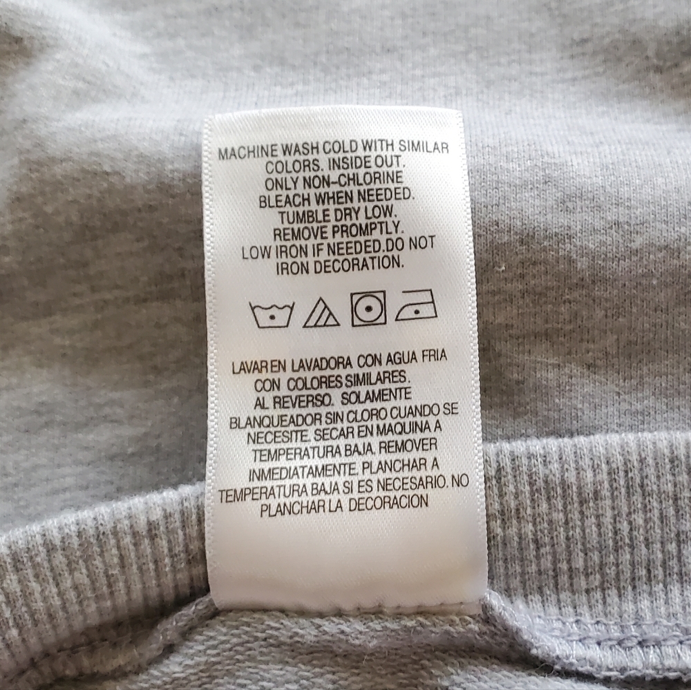 EUC - Disney | Gray Minnie Mouse Flirty Sweatshirt Size Juniors Large - Picture 10 of 10